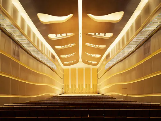 “ゆとりある精神”の考えをもとに2003年にHakuju Hallを設立。