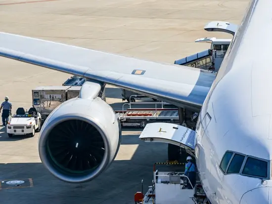 外国人労働支援やエアライン事業部などグローバルな事業を複数展開しています