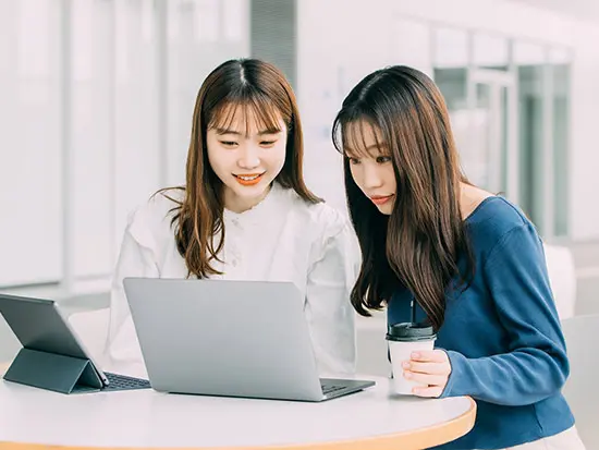 実働6時間＆17時退社♪ 仕事も家庭も大切にできる、ゆとりある働き方が叶います。