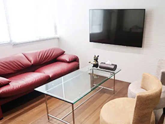 残業ほぼなし＆完全週休2日。20～30代が活躍する明るい職場で働きやすさも抜群！