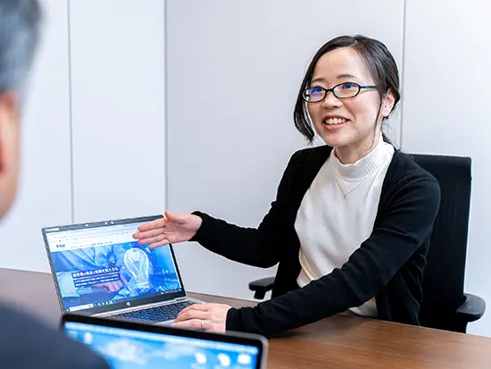 子育て中の女性社員も活躍中です。時短勤務制度やフレックスを活用しながら家庭とキャリアを両立できます。