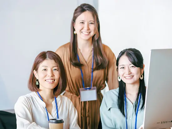 勤続10年以上の方が多く、過去には50年近く勤めた方も！