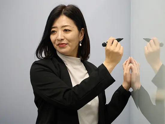 プロジェクトによっては、リモートと出社のハイブリットな働き方も。両立しながらキャリア形成ができます。