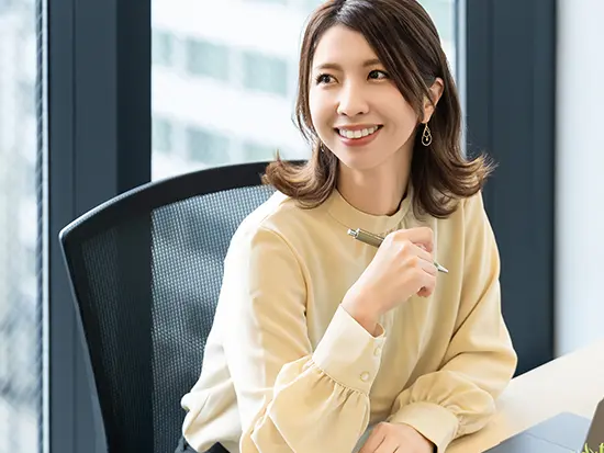 英語力はもちろん、グローバルな知識が培われて視野が広がるお仕事です。今より自信がつくこと間違いナシ！