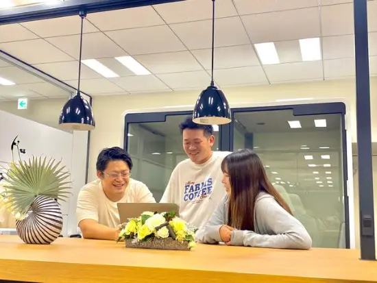 社員同士のコミュニケーションが生まれるフリースペース♪