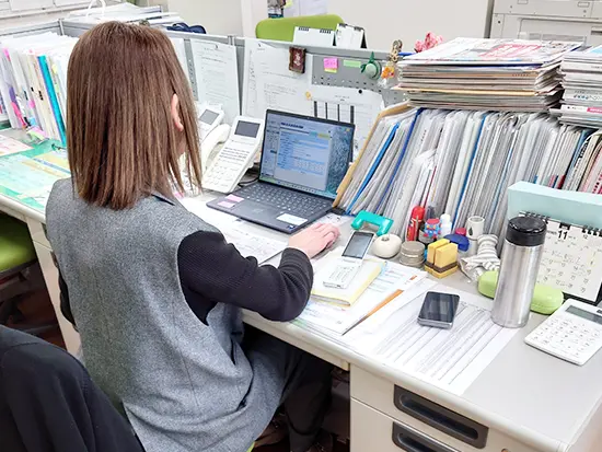 少人数の会社だからこそ、お互いに助け合ってお仕事を進めています！