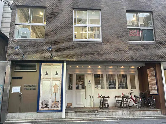 上場グループの安定基盤×海外ハイブランドとの取引実績