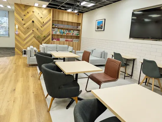 駅前の再開発で新しく建てられた綺麗なビルの中にあるオフィスです◎