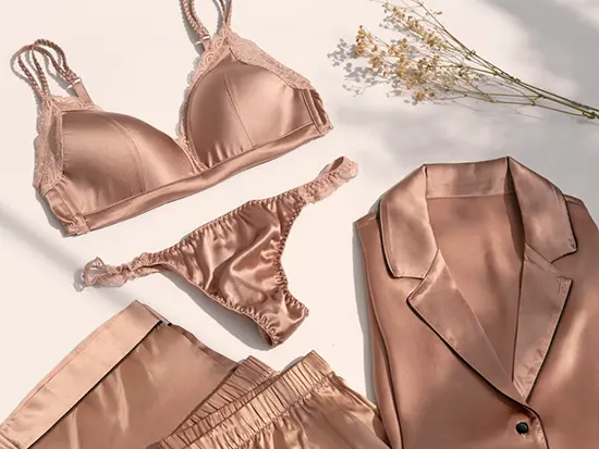 幅広い魅力を放つ女性の願いに寄り添う、上質なランジェリーブランドです。