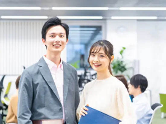 固定給40万円スタートに加え、成果は歩合と報奨金で還元。未経験からでも月収100万円超を狙えます。