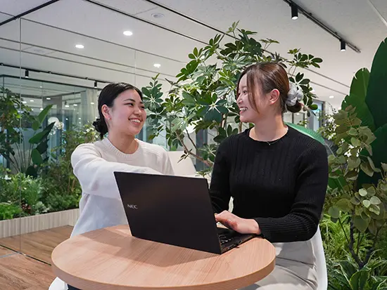 チームで協力して取り掛かる為、無理なく働ける環境です！