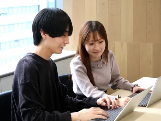 誰もが最初は未経験！丁寧な先輩が優しく研修しますので、安心してスタートできますよ！