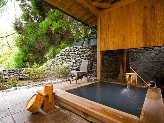 自然の中の露天風呂も格別ですよ♪
