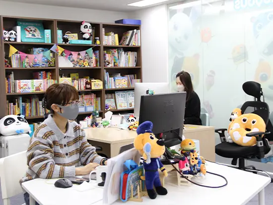 社員の約半数が子育てと両立しながら働いています！