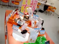 お客様の目にとまるディスプレイを考えるのもお仕事です