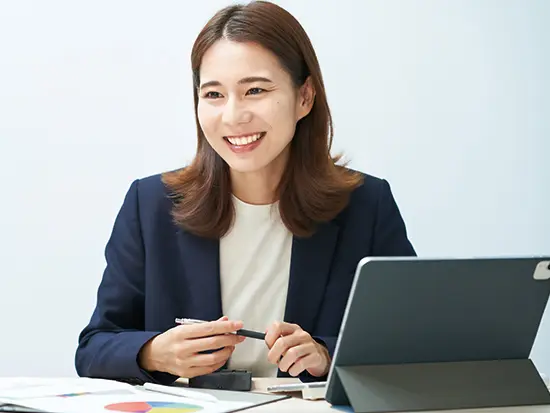 休憩時間にはお菓子を食べながら雑談で盛り上がることも。メリハリを大切にしながら働ける職場です。