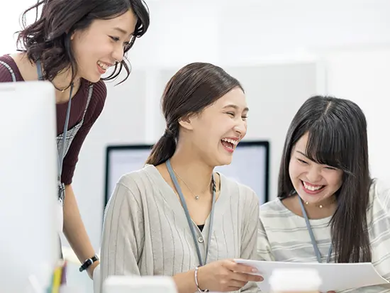 先輩と後輩の距離が近く、わからないこともすぐ相談できる環境。未経験からでも安心してスタートできます。