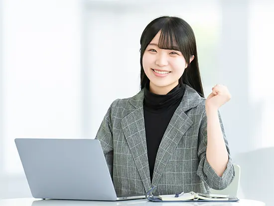 ノルマなし！残業は月平均5h以下で、家族との団らんや趣味などプライベートを楽しめます♪