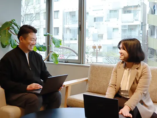 少数精鋭のチームだからこそ、どんなことも気兼ねなく相談できる環境です！