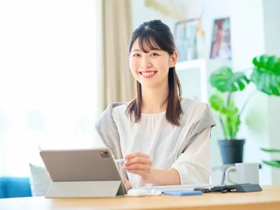 年休125日＆定時退社！新宿勤務でプライベ ートも充実。