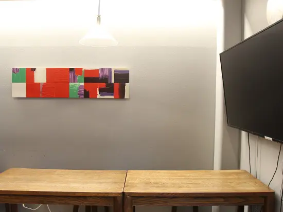 休憩室はテレビもあってくつろげる空間。女子専用更衣室も完備しています！