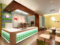 7月にオープンしたばかりのヴィーナスフォート店。若い女性を中心に早くも注目を集めています。