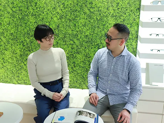 ZEISS社の最先端機器を使い、眼鏡作製技能士などの国家資格取得も目指せます。