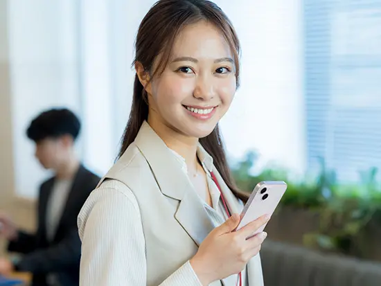 生理休暇やベビーシッター補助など、女性が安心して長く働ける環境づくりにもしっかり投資しています！