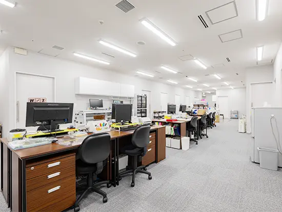 経験や年次を問わず上司やスタッフとの距離が近く、仕事のアドバイスをもらいやすい環境です。