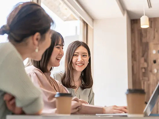 基本残業なしで定時の17:20には退勤する社員がほとんど！プライベート重視派の方にもおすすめです◎