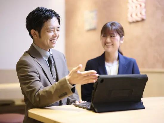 先輩社員やエリアマネージャーなどが積極的にあなたの成長をフォローするので安心してご挑戦ください◎