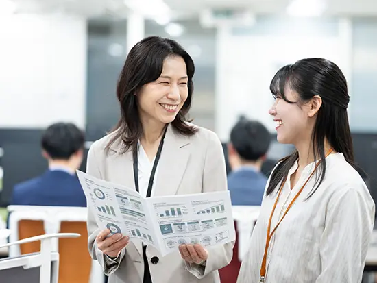 風通しの良い雰囲気の中、経験豊富な先輩と一緒にビジネスマッチングのプロを目指せる環境があります。