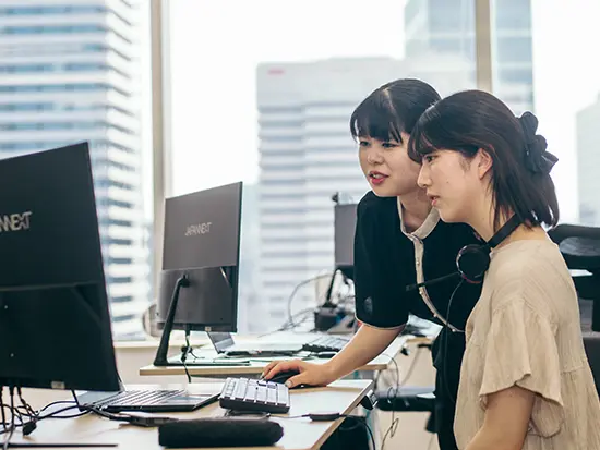 髪色・ネイル・服装自由（オフィスカジュアルOK）★自分らしいスタイルでのびのびと働ける自由な環境です◎