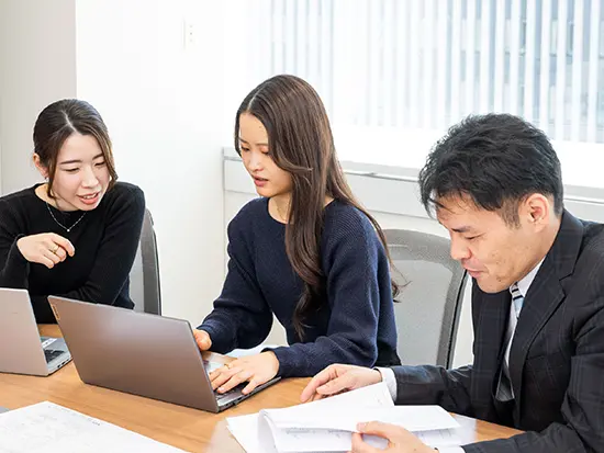 未経験の先輩が多数活躍中！部署の垣根なく「ワンチーム」で助け合う、楽しい職場です◎