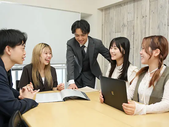 髪色や服装、ネイルも自由！自分らしく働けます