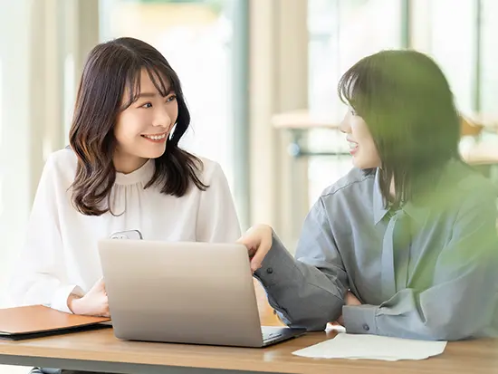 賑やかで協力的な職場で楽しく成長！