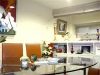 このお部屋でお客様との打合せや契約業務を行います