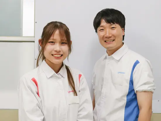 写真は現在のMクルーメンバーと上司。和やかで楽しくコミュニケーションをとっています♪