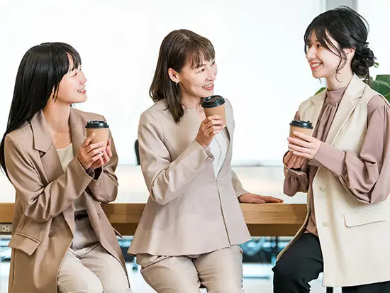 年休120日、早めの17:30終業など、働きやすい環境です。ワークライフバランスも大切にできます♪