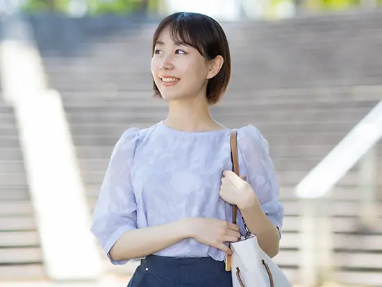 基本的に定時の18時退勤！遅くとも、18時30分には退社をしております！プライベートも大切に！