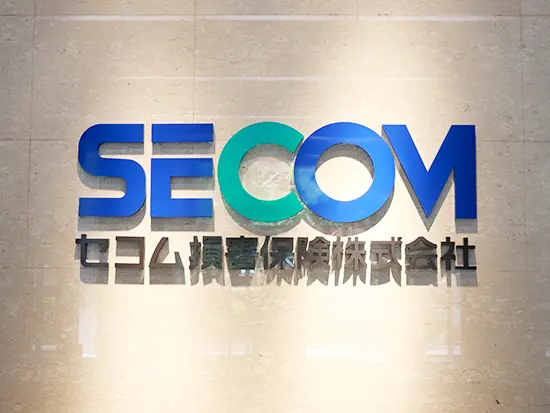500名ほどの大きすぎない会社だから、他部署の方とも自然と顔見知りに。推し活トークで盛り上がる社員も♪