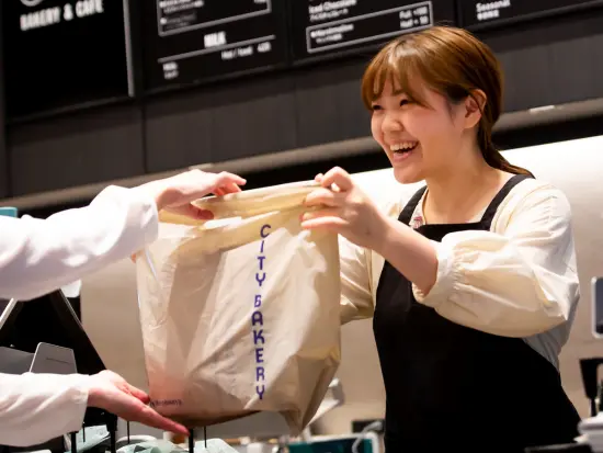 『THE CITY BAKERY』などの人気カフェを展開！妥協なき味と空間で学びながら、新店舗で共に成長できます。