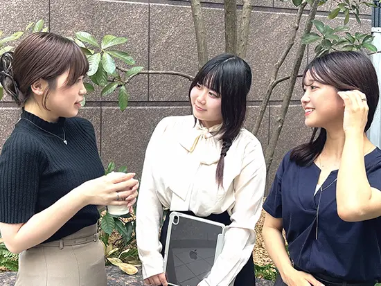 月平均10時間以下の少なめ残業＆有休消化率70〜80％！オンオフのメリハリをつけて無理なく働けます♪
