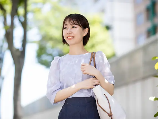 安定基盤を築いており、待遇面もバッチリ。残業は少なめなので、プライベートの時間も楽しめます。