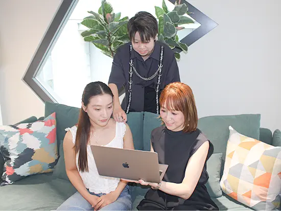 【残業は月4.5時間以下×フレックス制！】家庭やプライベートと両立して働けます◎
