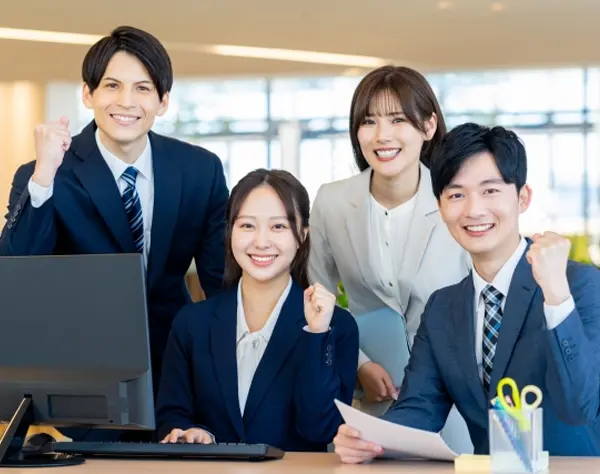 【販売接客スタッフ】／未経験OK／充実した研修制度