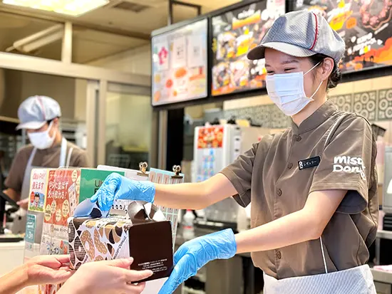 【東証プライム上場グループ】残業少なめ＆年休120日！大好きなカフェやドーナツのお店で長く働こう♪