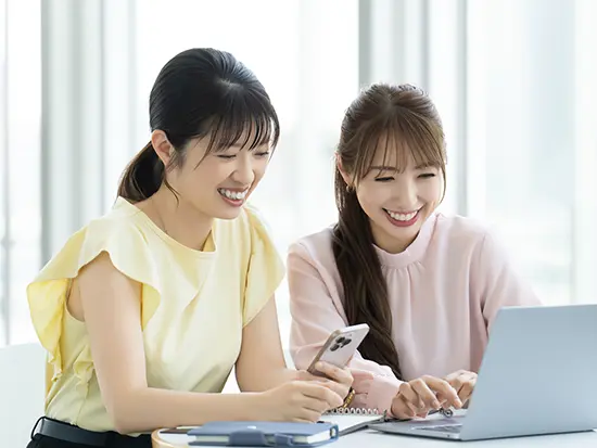 残業ほぼゼロ＆年休125日♪フレックスや2時間休も活用でき、推し活や旅行などプライベートも充実！