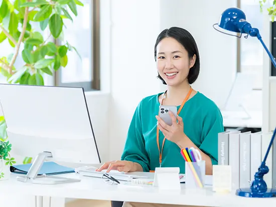 残業は月10時間程度で18時定時退社も多数！メリハリを大切にしながら、無理なく長く活躍できます。