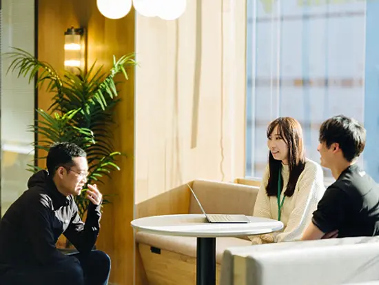 事務職でありながら月給37.5万スタート♪事務＋αのスキルも身に付き、成長につながる環境です。